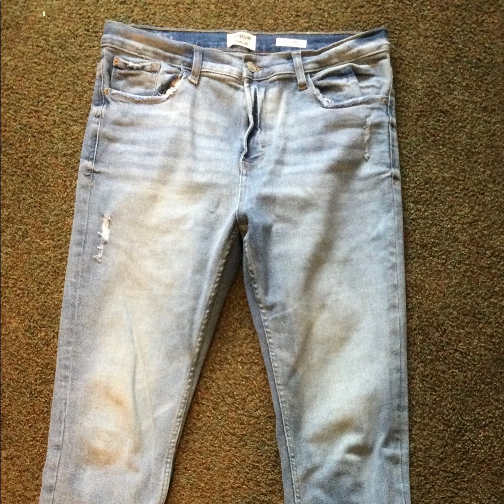 White wash Kensie jeans.